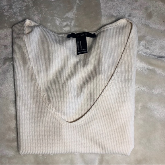 ✨ NEW white knit waffle v-neck - Picture 2 of 4